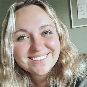 Meet your Posher, Chloe